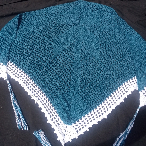 Dainty at the beach hand crocheted shawl - Picture 3 of 6
